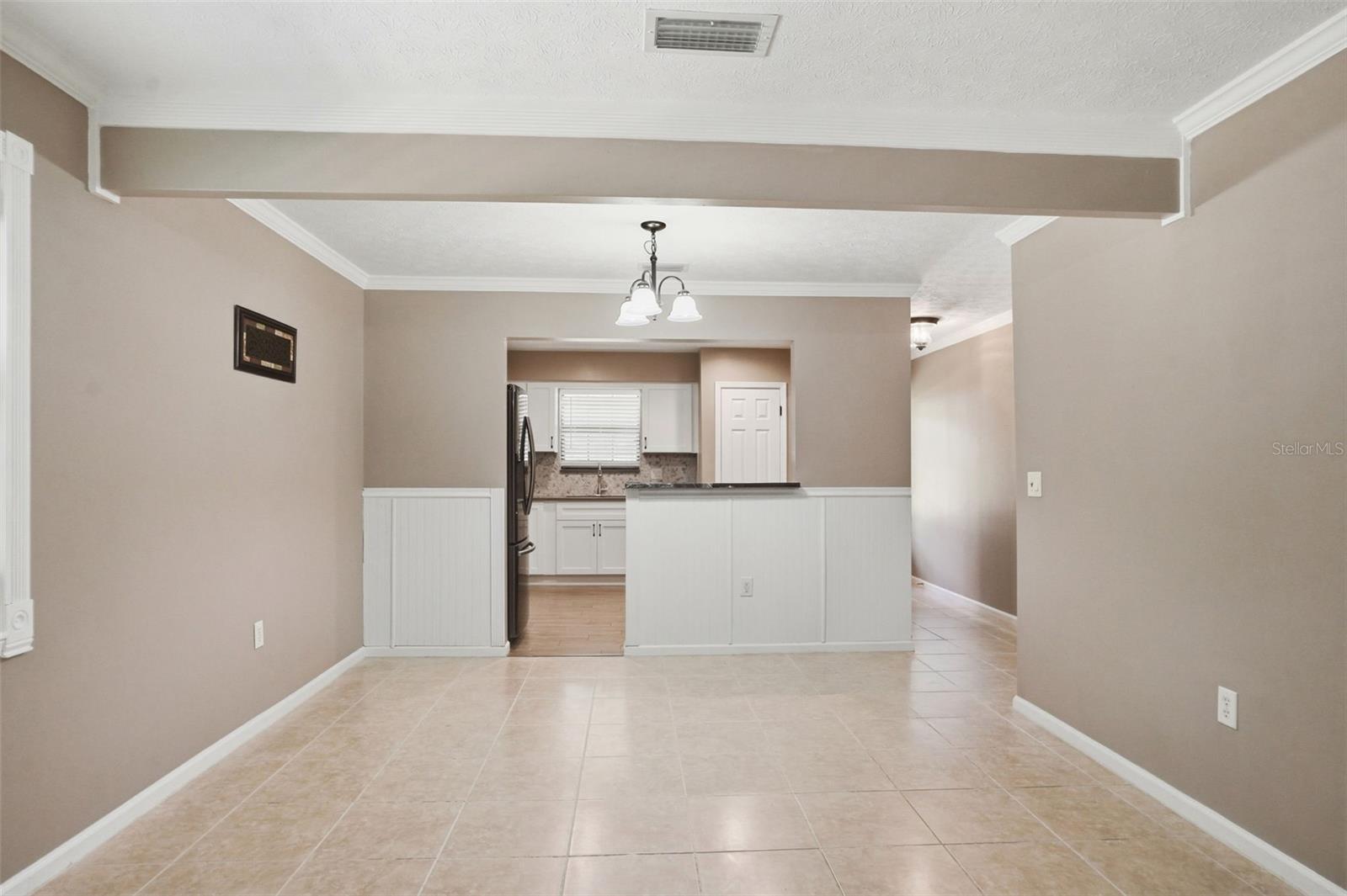 Image 9 of 38 For 913 Candlebrook Lane
