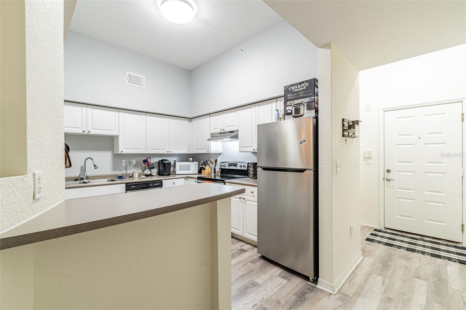 Image 4 of 34 For 402 Armenia Avenue 116