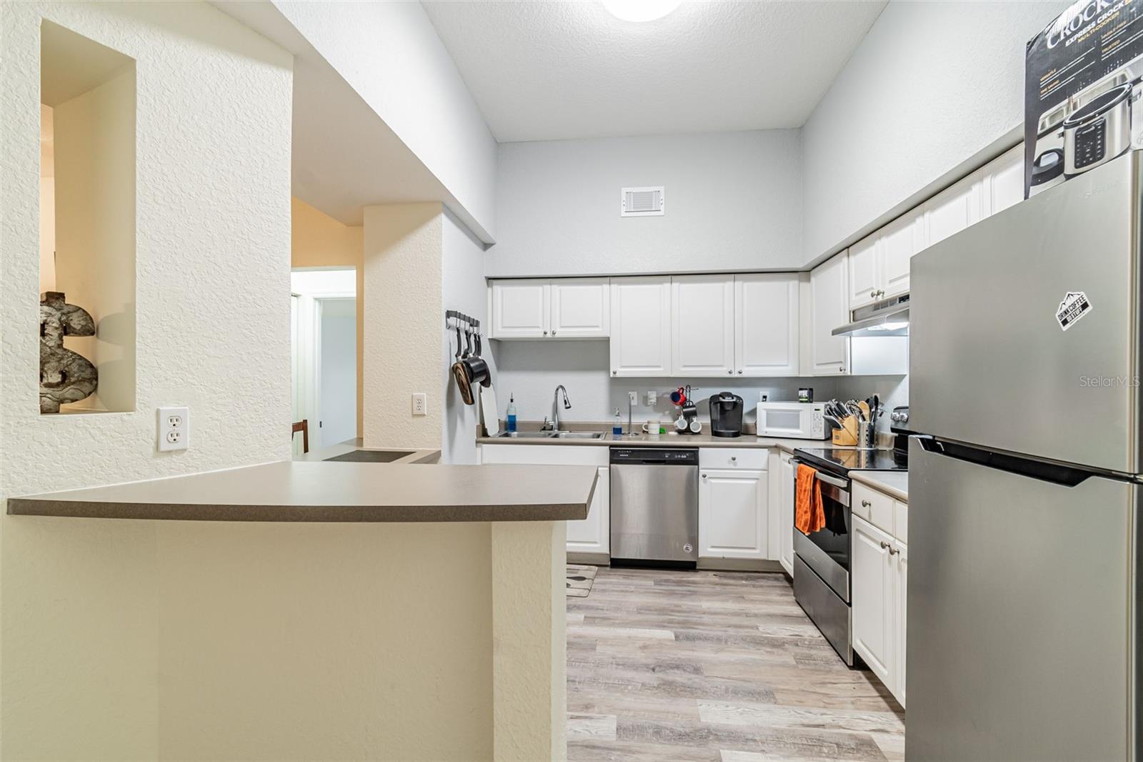 Image 5 of 34 For 402 Armenia Avenue 116