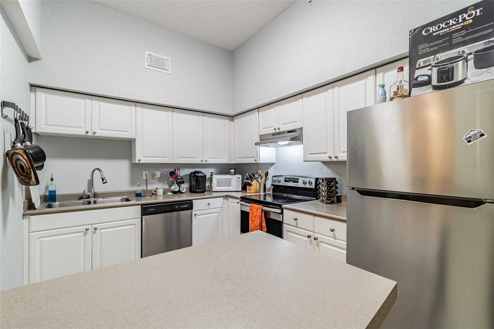 Image 6 of 34 For 402 Armenia Avenue 116