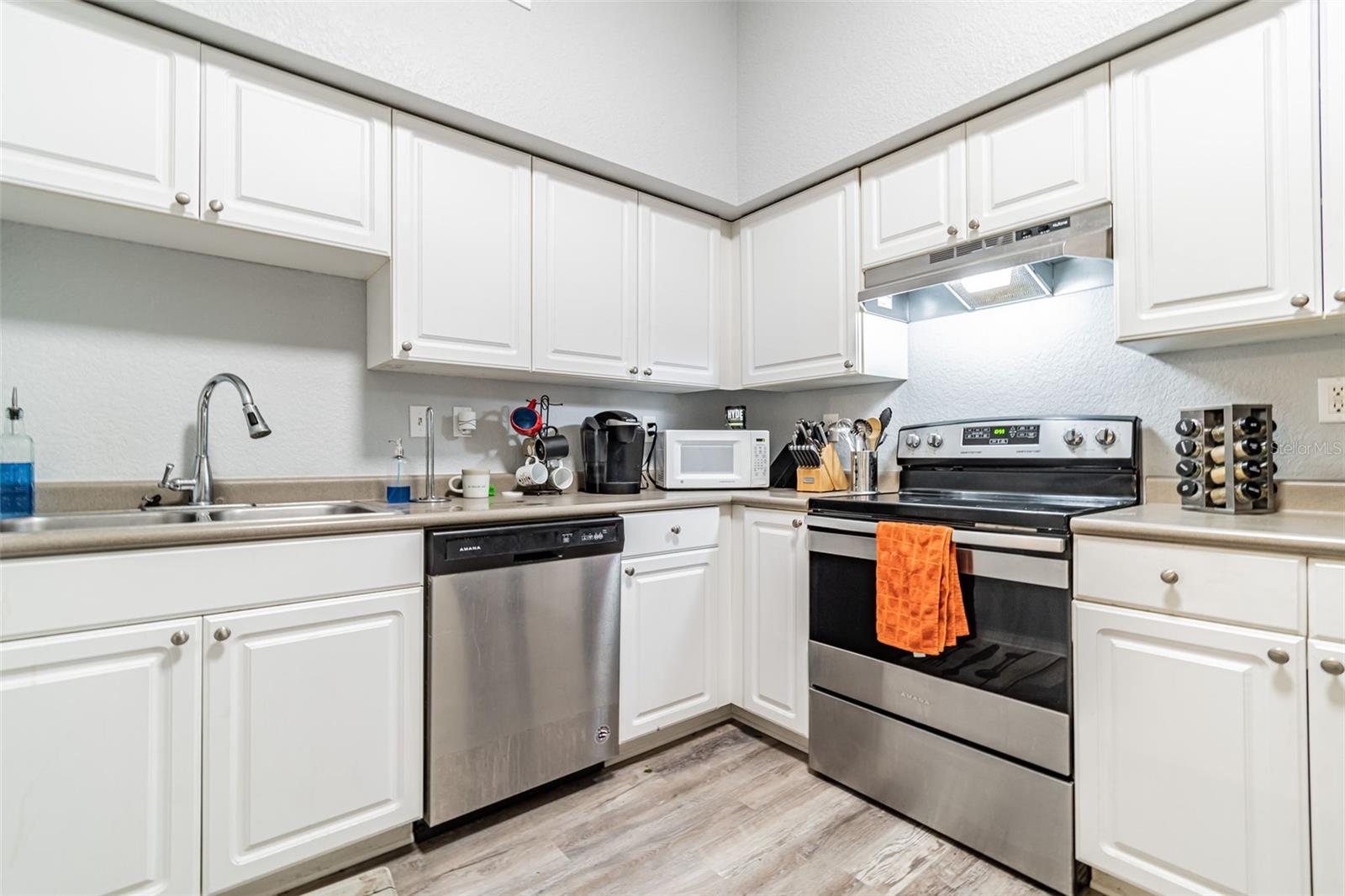 Image 7 of 34 For 402 Armenia Avenue 116