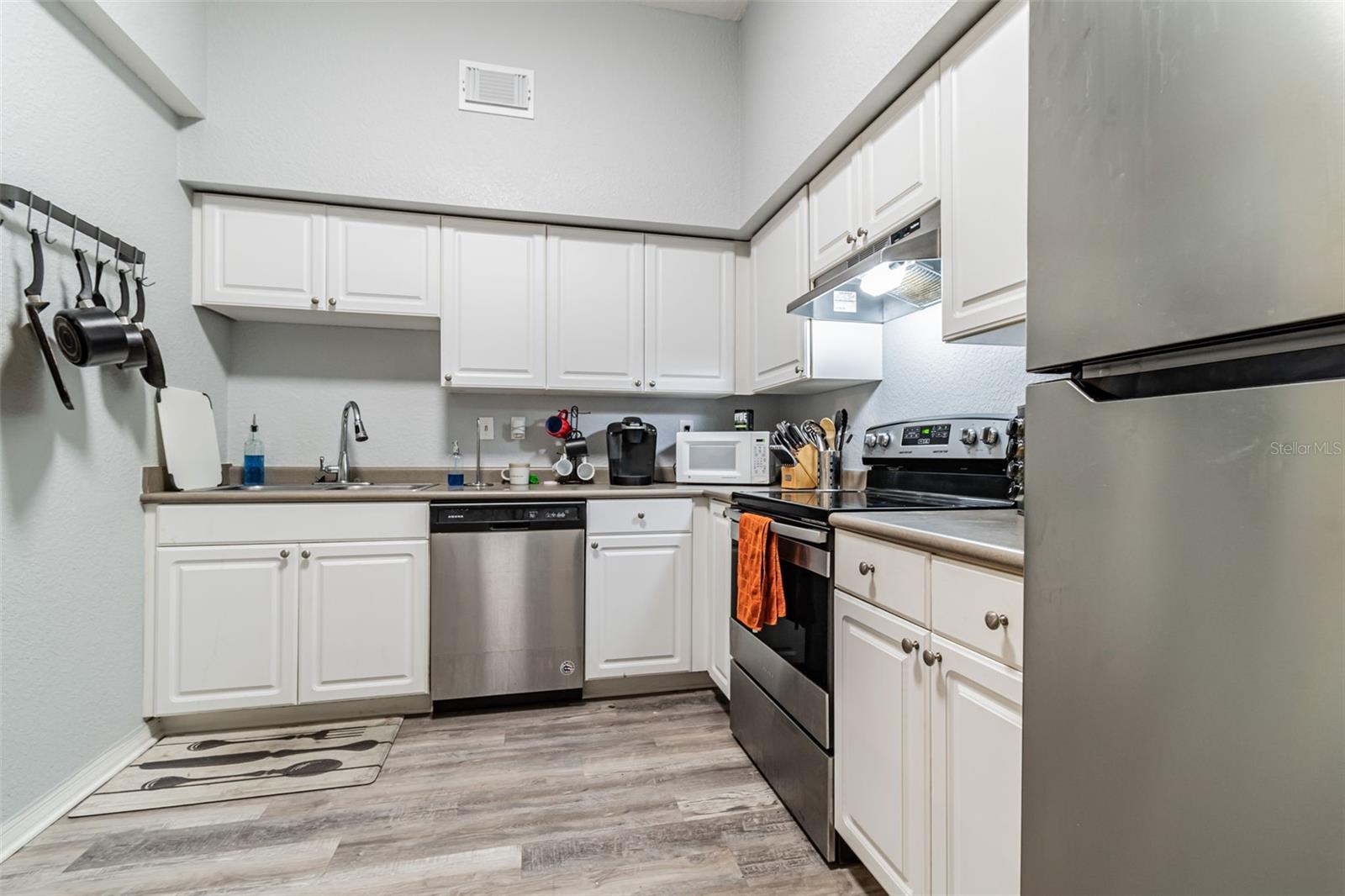Image 8 of 34 For 402 Armenia Avenue 116
