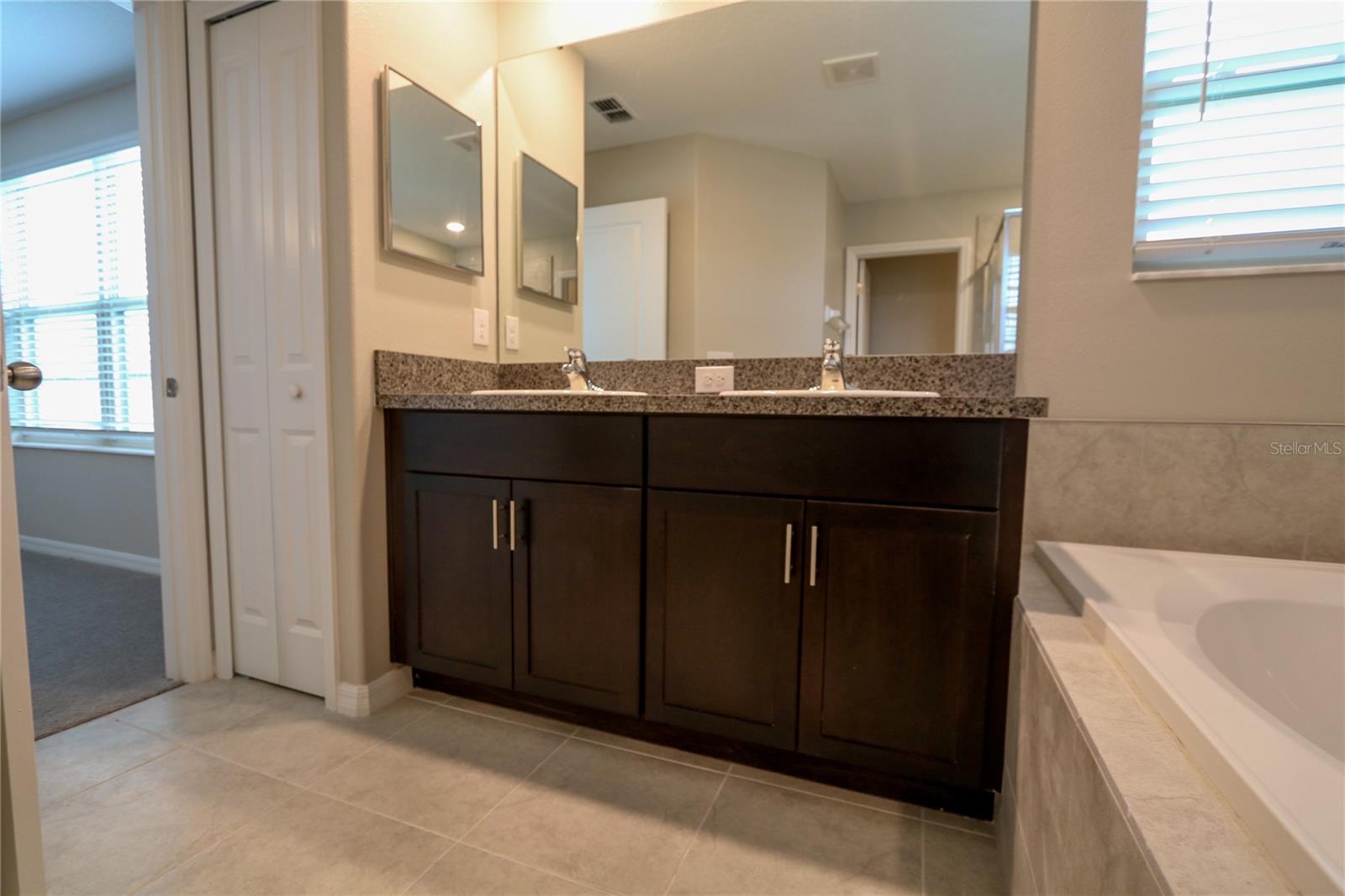 Image 12 of 32 For 4714 Norman Oak Place