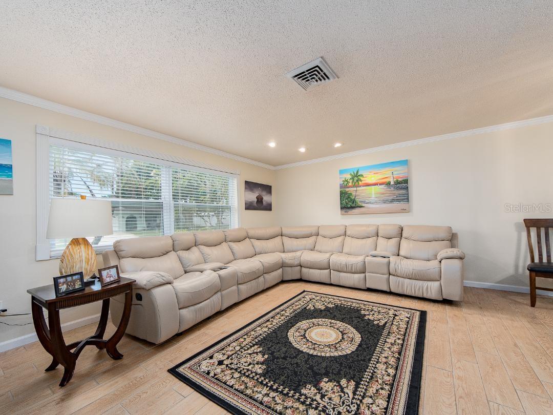Image 16 of 38 For 12435 Monarch Circle
