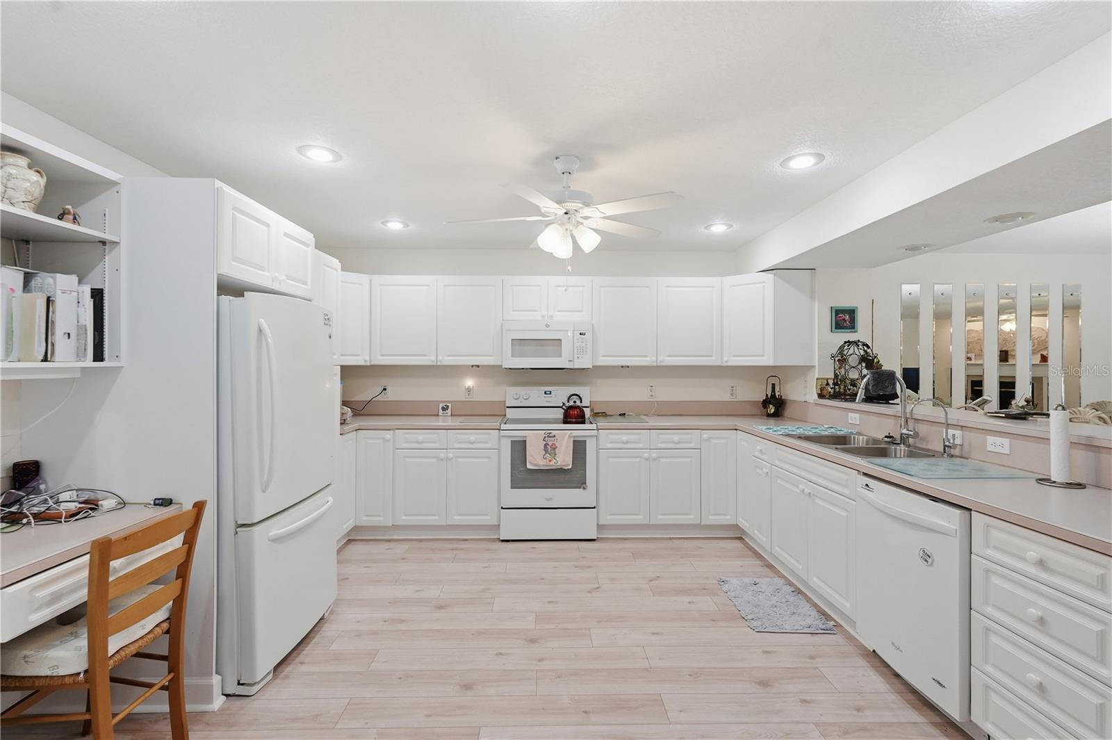 Image 7 of 64 For 545 Pinellas Bayway S 302