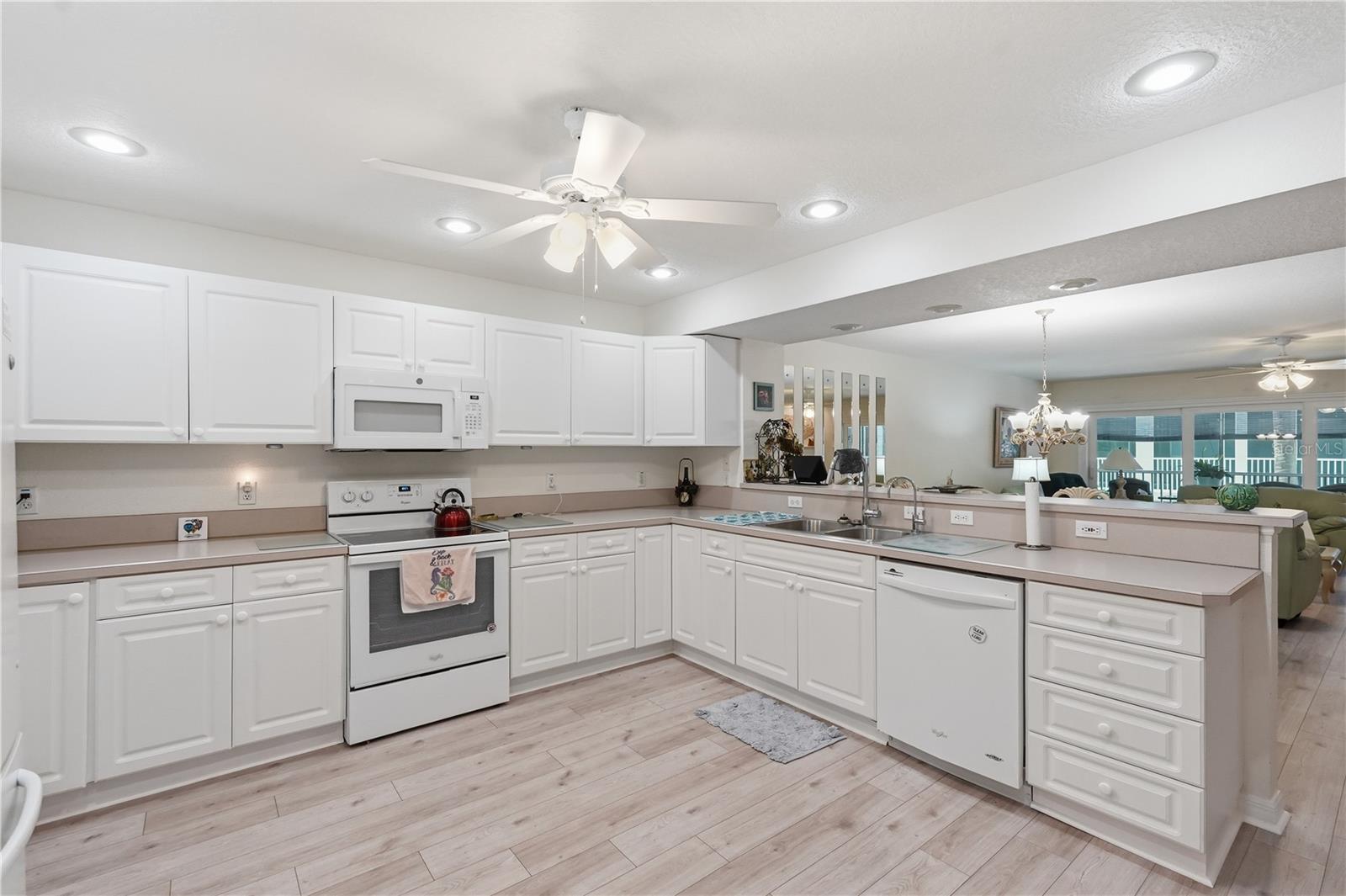 Image 8 of 64 For 545 Pinellas Bayway S 302