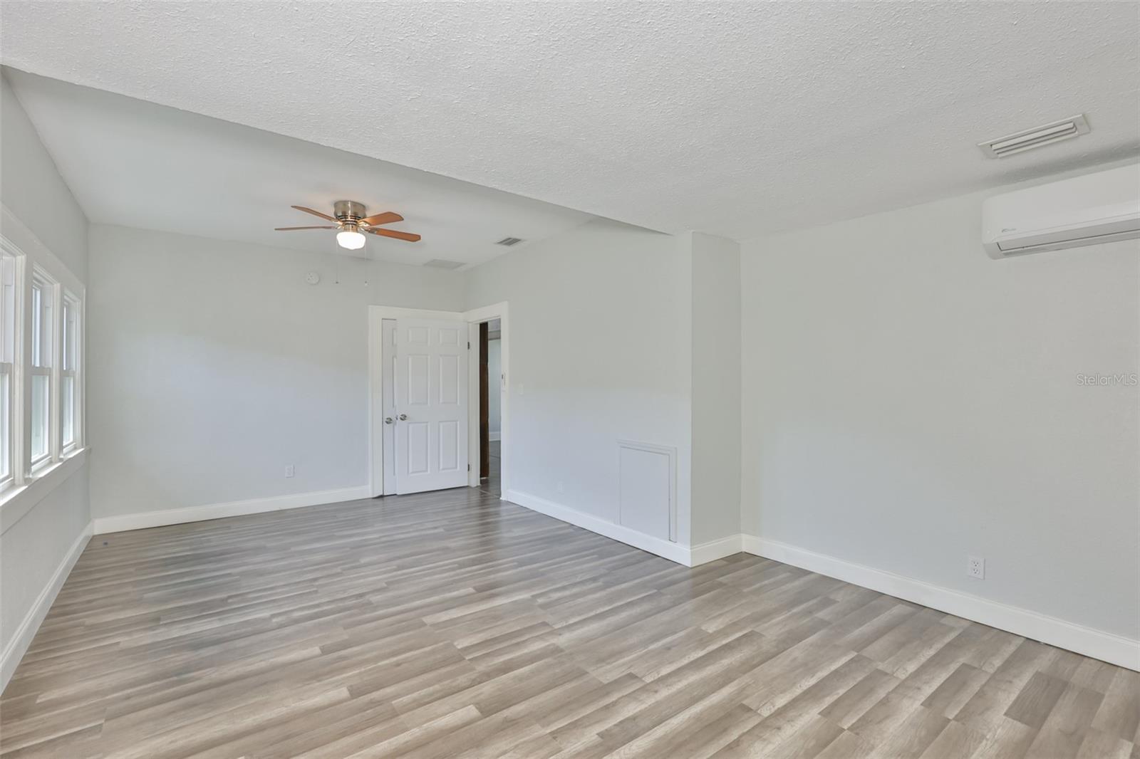 Image 22 of 29 For 5211 4th Avenue S