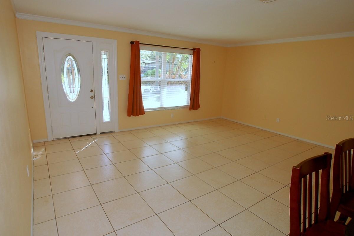 Image 16 of 63 For 468 Limewood Avenue