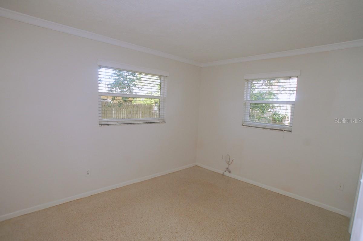 Image 17 of 63 For 468 Limewood Avenue