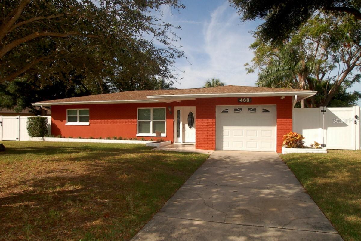 Image 2 of 63 For 468 Limewood Avenue