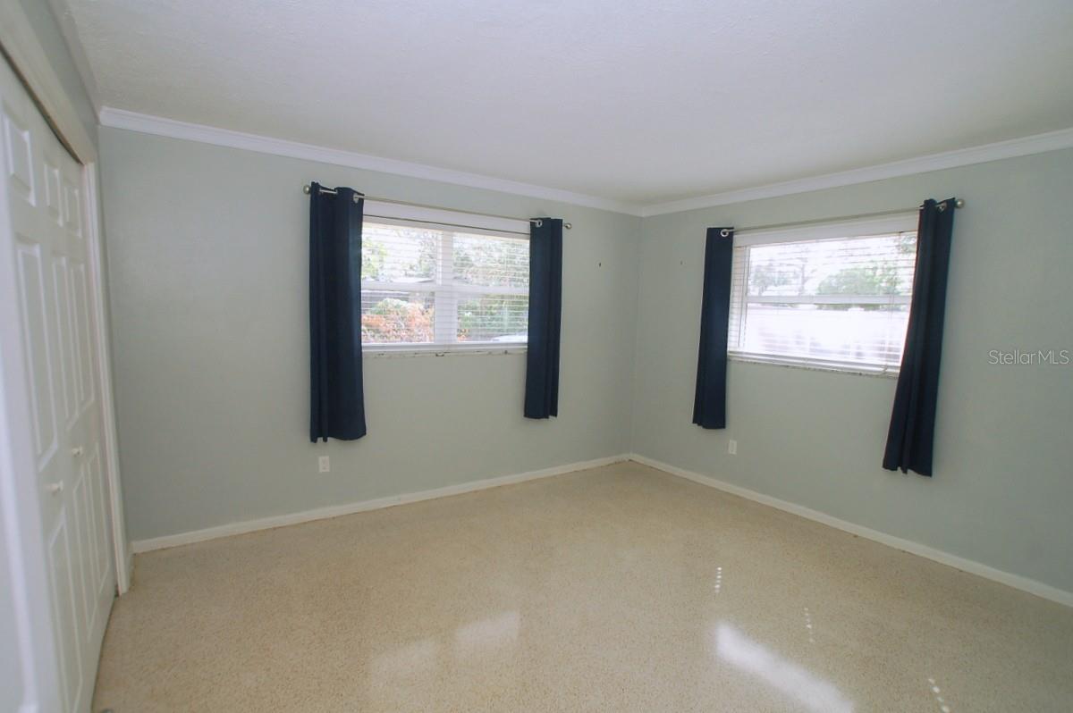 Image 22 of 63 For 468 Limewood Avenue