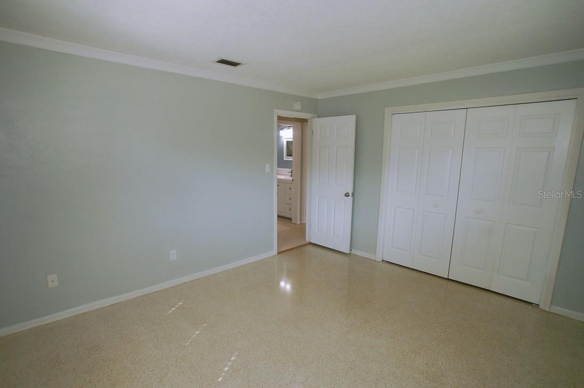 Image 23 of 63 For 468 Limewood Avenue