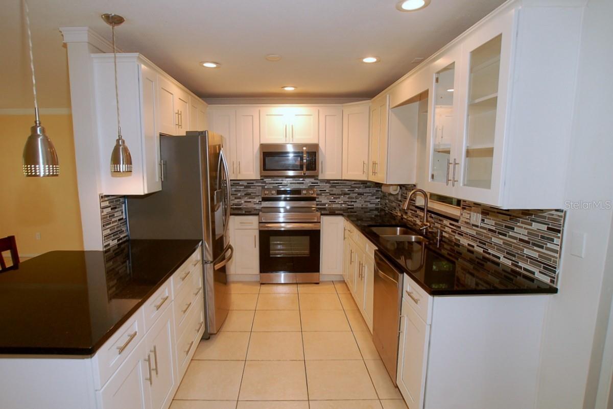 Image 3 of 63 For 468 Limewood Avenue