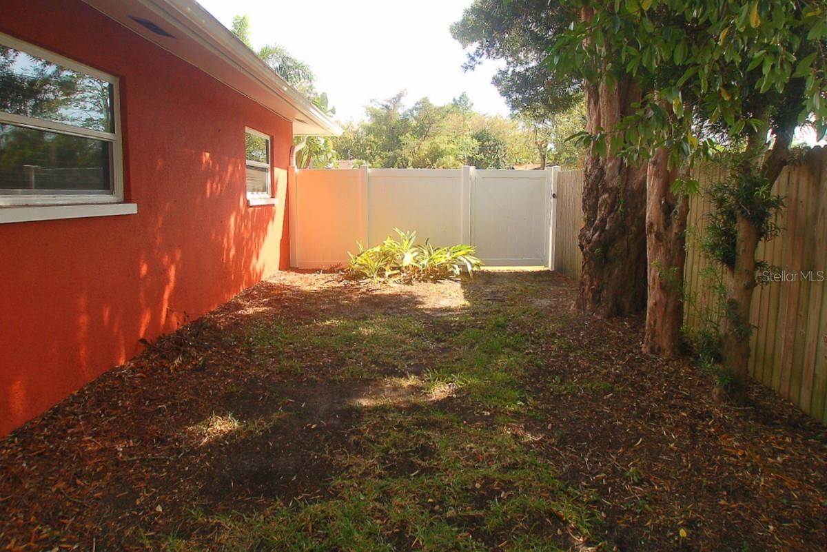 Image 43 of 63 For 468 Limewood Avenue