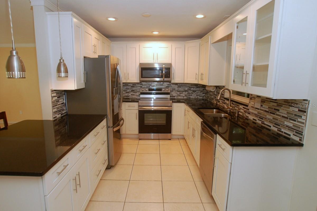 Image 5 of 63 For 468 Limewood Avenue