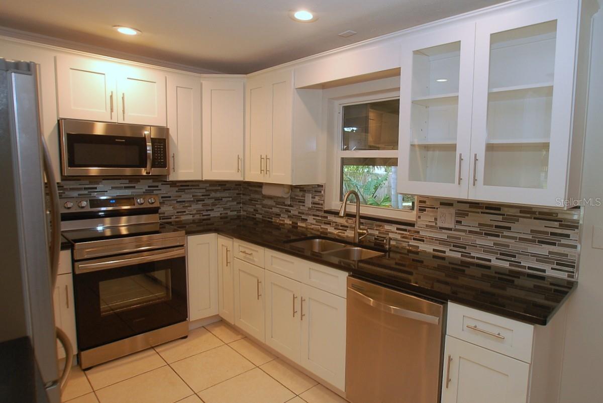 Image 6 of 63 For 468 Limewood Avenue