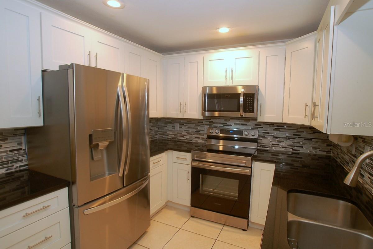 Image 7 of 63 For 468 Limewood Avenue