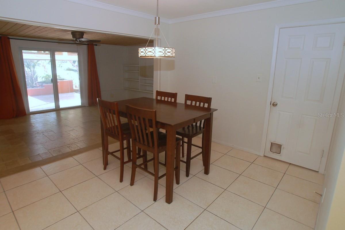 Image 9 of 63 For 468 Limewood Avenue