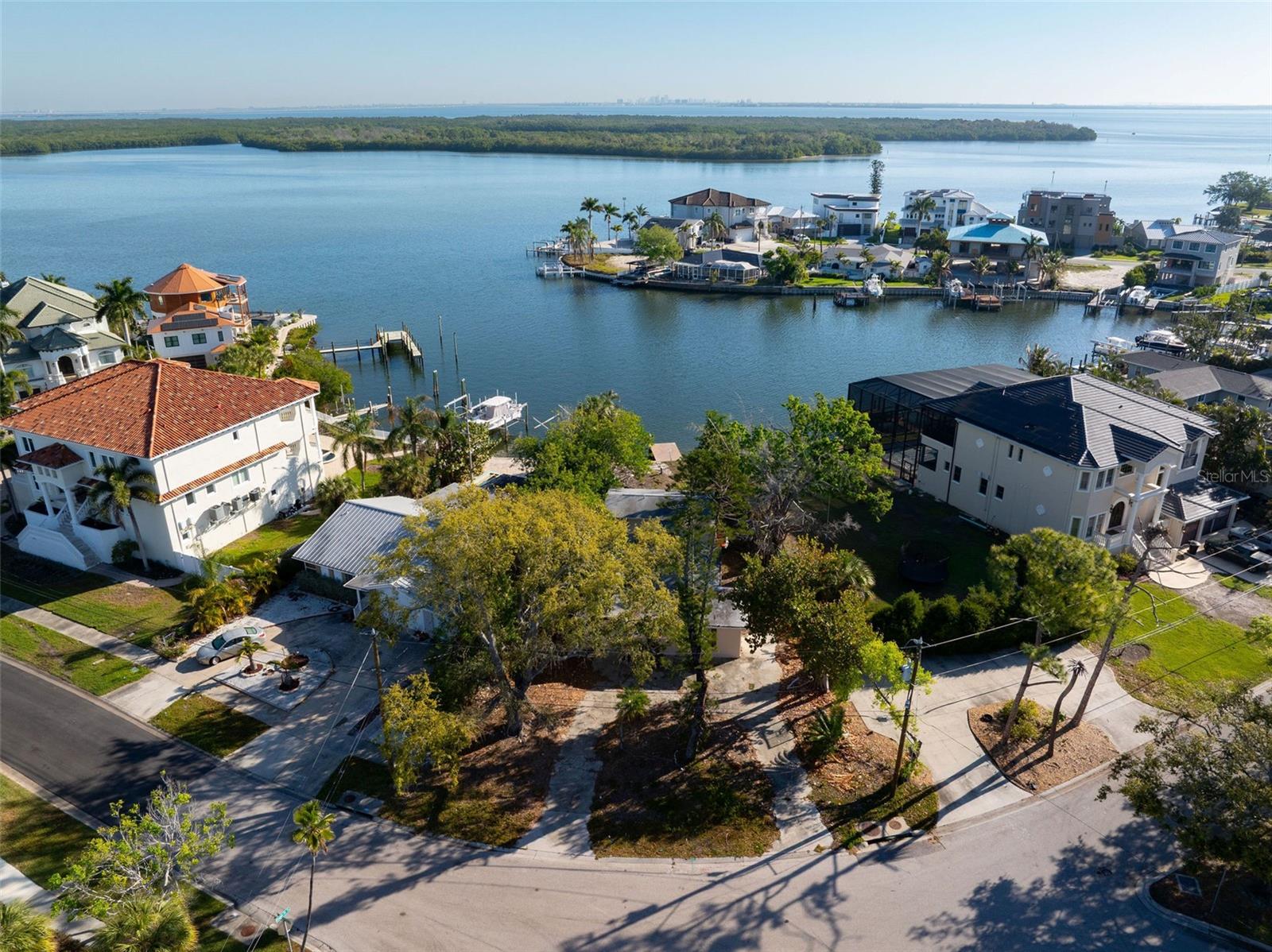 Listing photo id 10 for 1859 Bayou Grande Boulevard Ne
