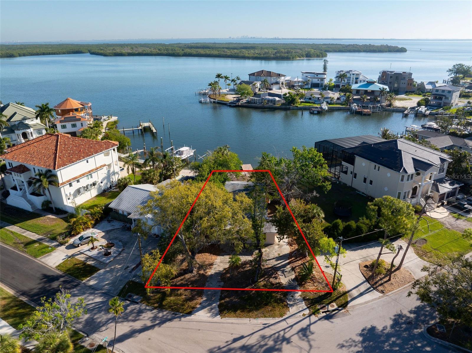 Listing photo id 2 for 1859 Bayou Grande Boulevard Ne
