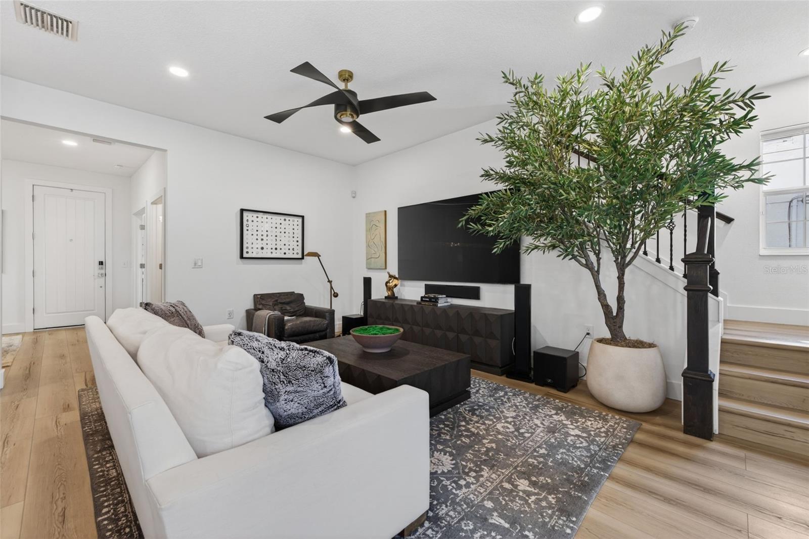 Image 13 of 61 For 652 10th Avenue S