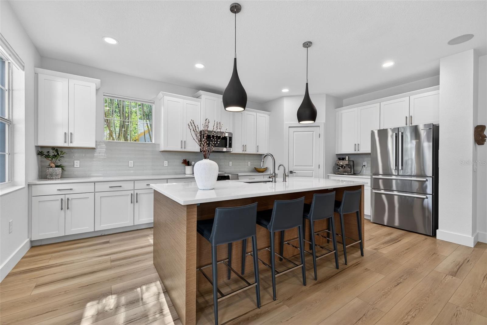 Image 16 of 61 For 652 10th Avenue S