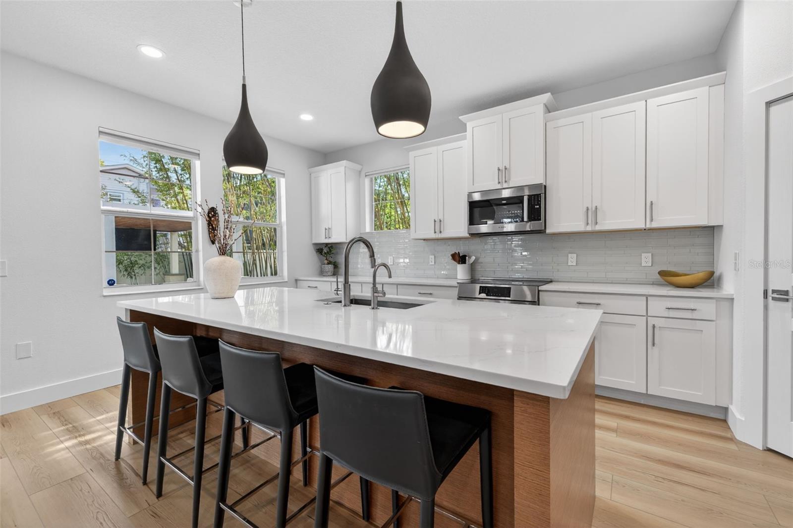 Image 17 of 61 For 652 10th Avenue S