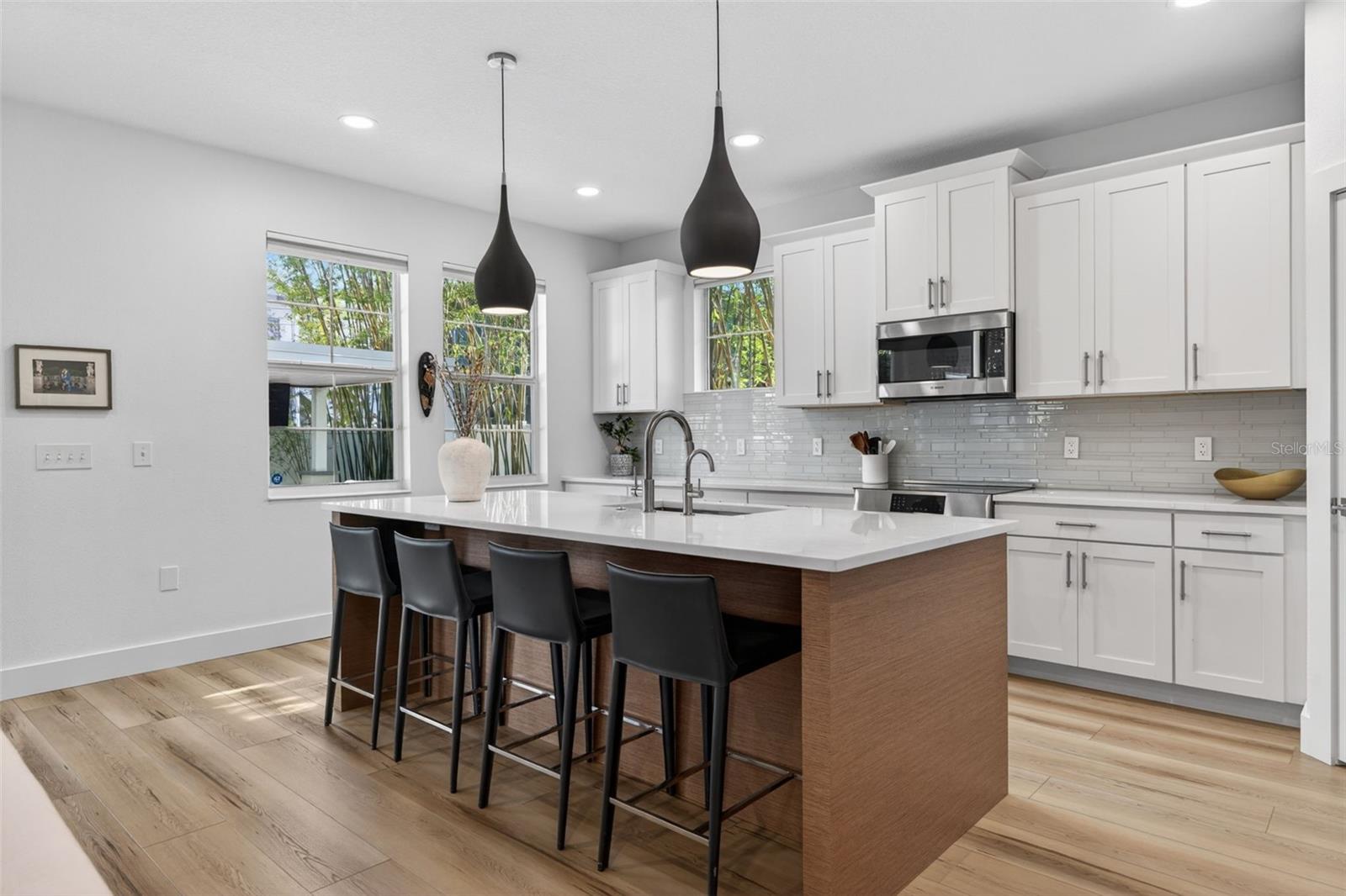Image 18 of 61 For 652 10th Avenue S