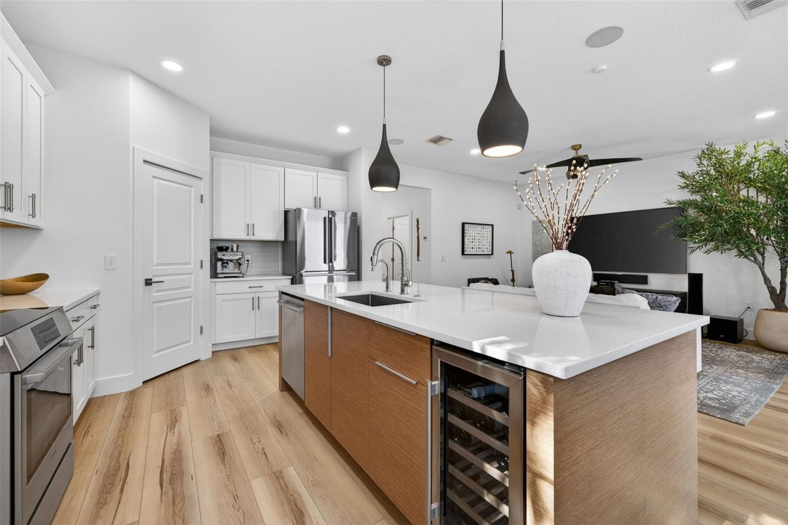 Image 19 of 61 For 652 10th Avenue S