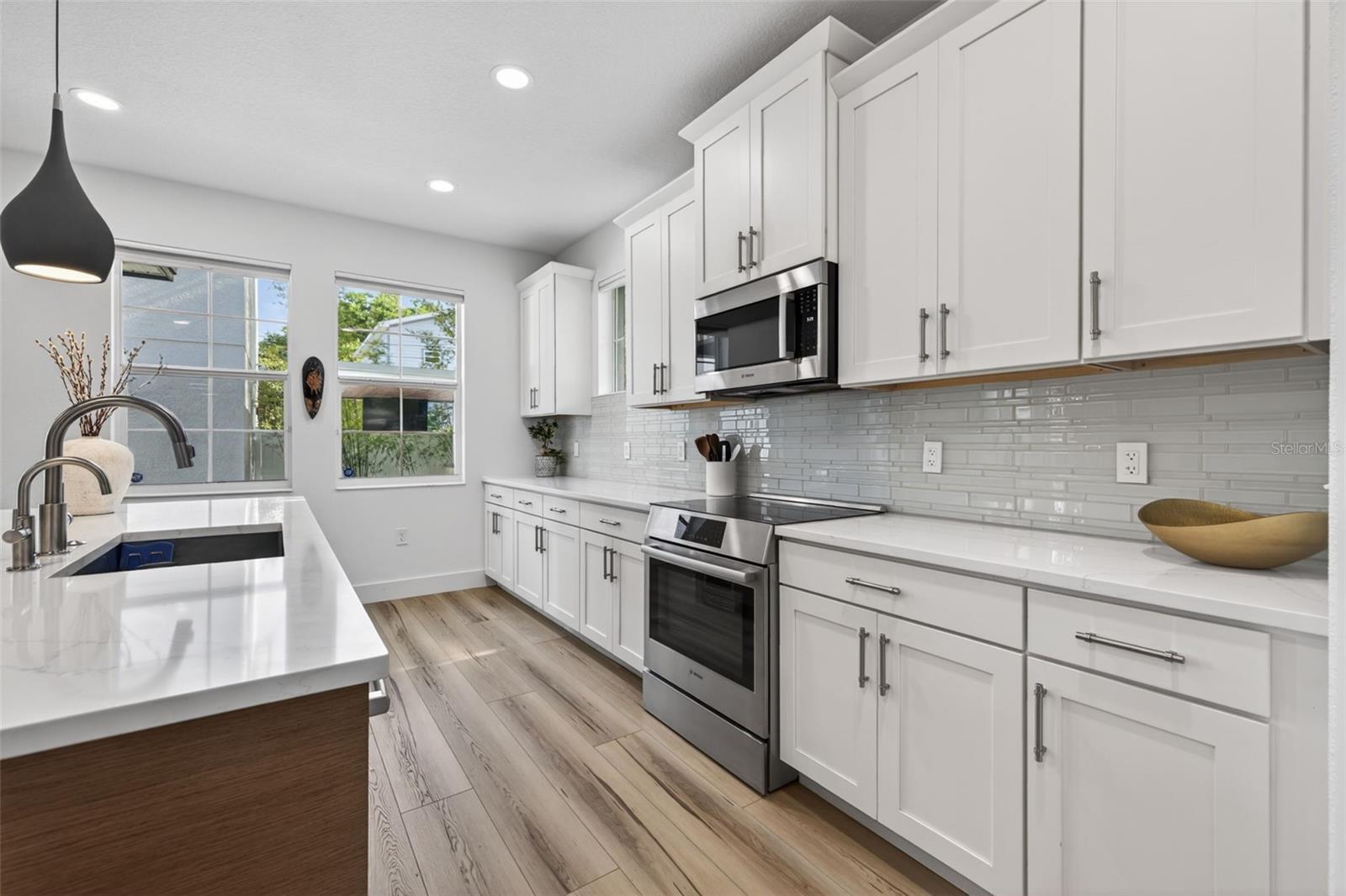 Image 21 of 61 For 652 10th Avenue S
