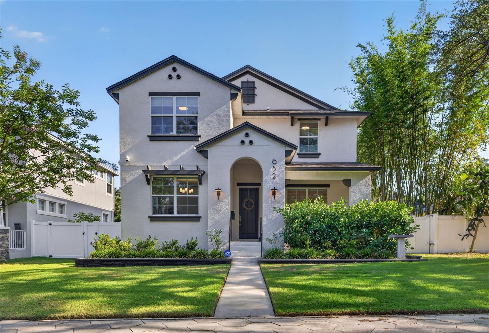 Image 3 of 61 For 652 10th Avenue S