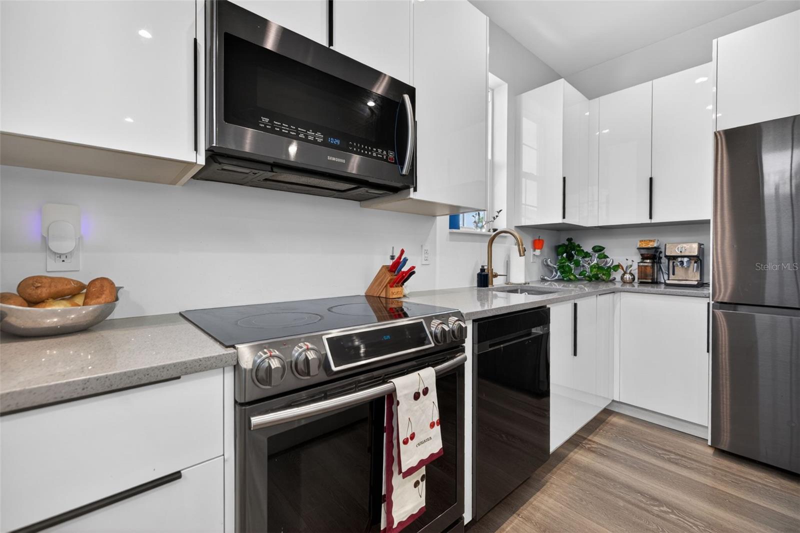 Image 48 of 61 For 652 10th Avenue S