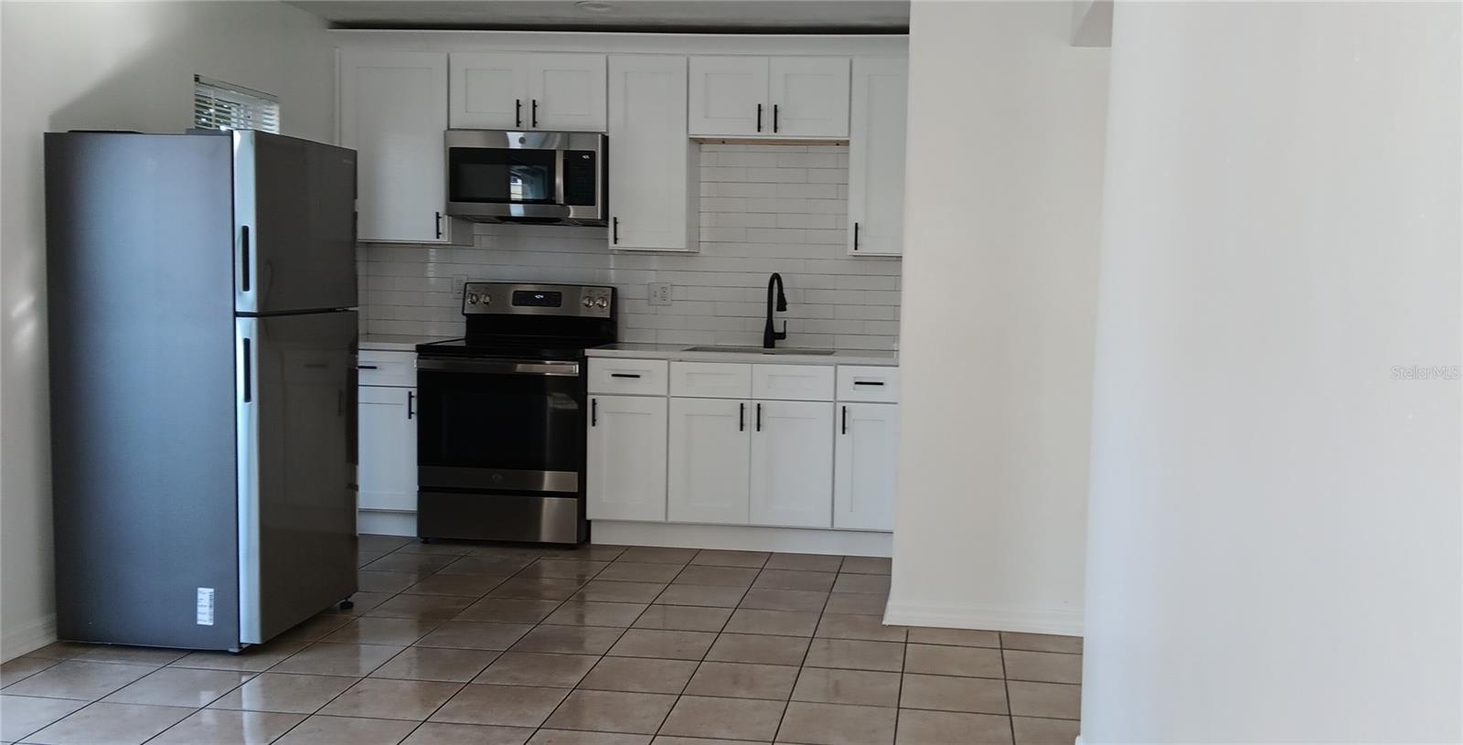 Image 2 of 19 For 885 Beltrees Street 12