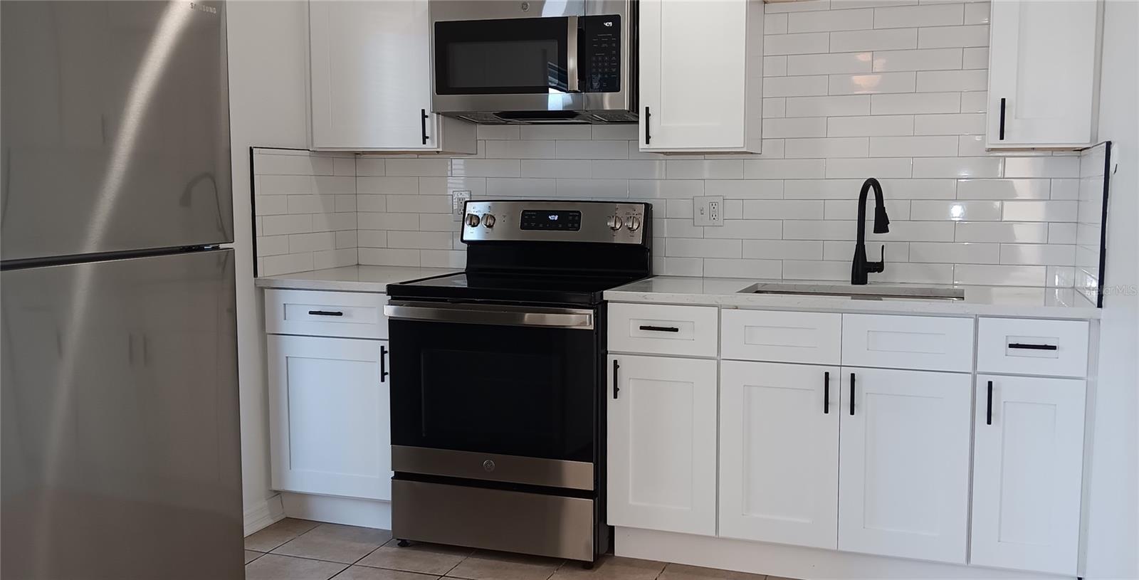 Image 3 of 19 For 885 Beltrees Street 12