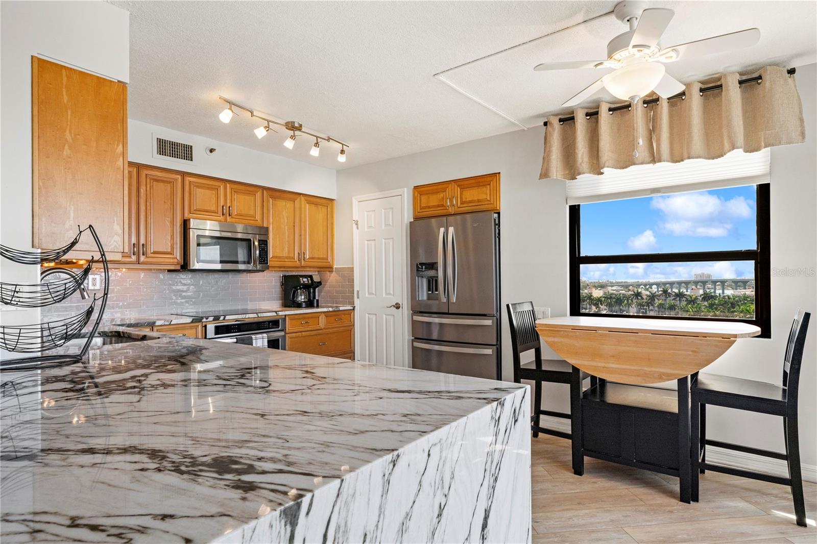 Image 23 of 79 For 6294 Bahia Del Mar Circle 904