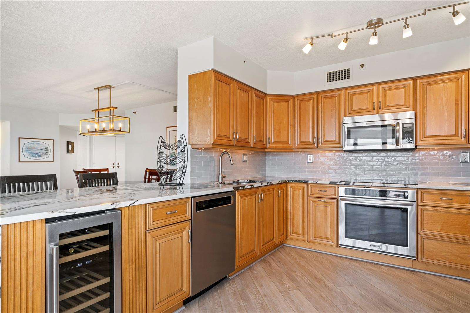 Image 25 of 79 For 6294 Bahia Del Mar Circle 904
