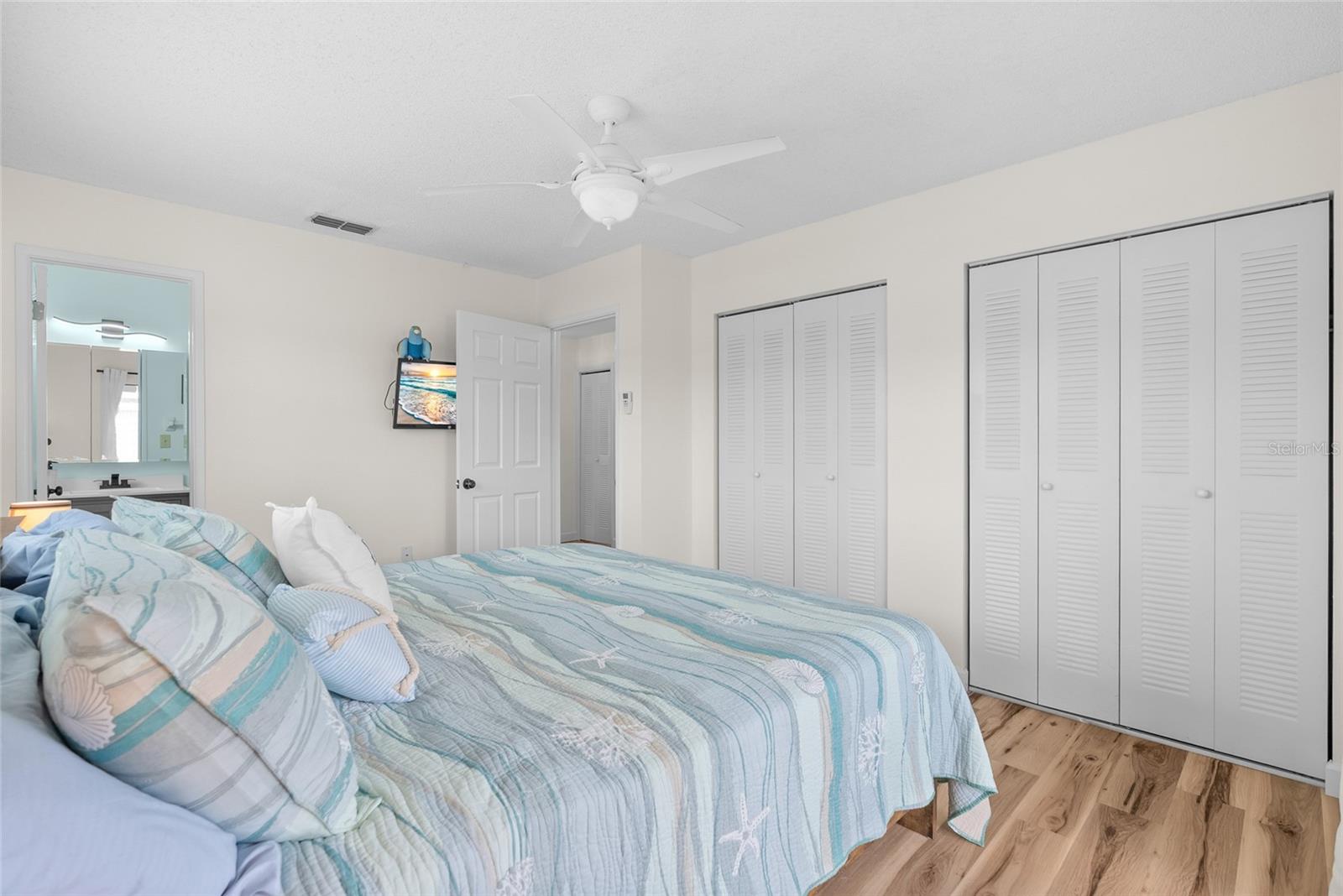 Image 21 of 58 For 5967 Terrace Park Drive N 201