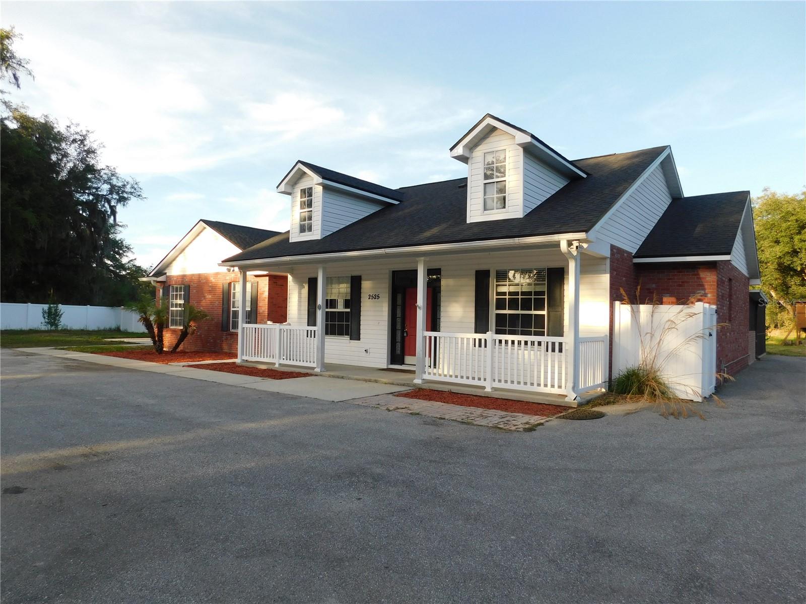 Image 2 of 30 For 2525 Valrico Road