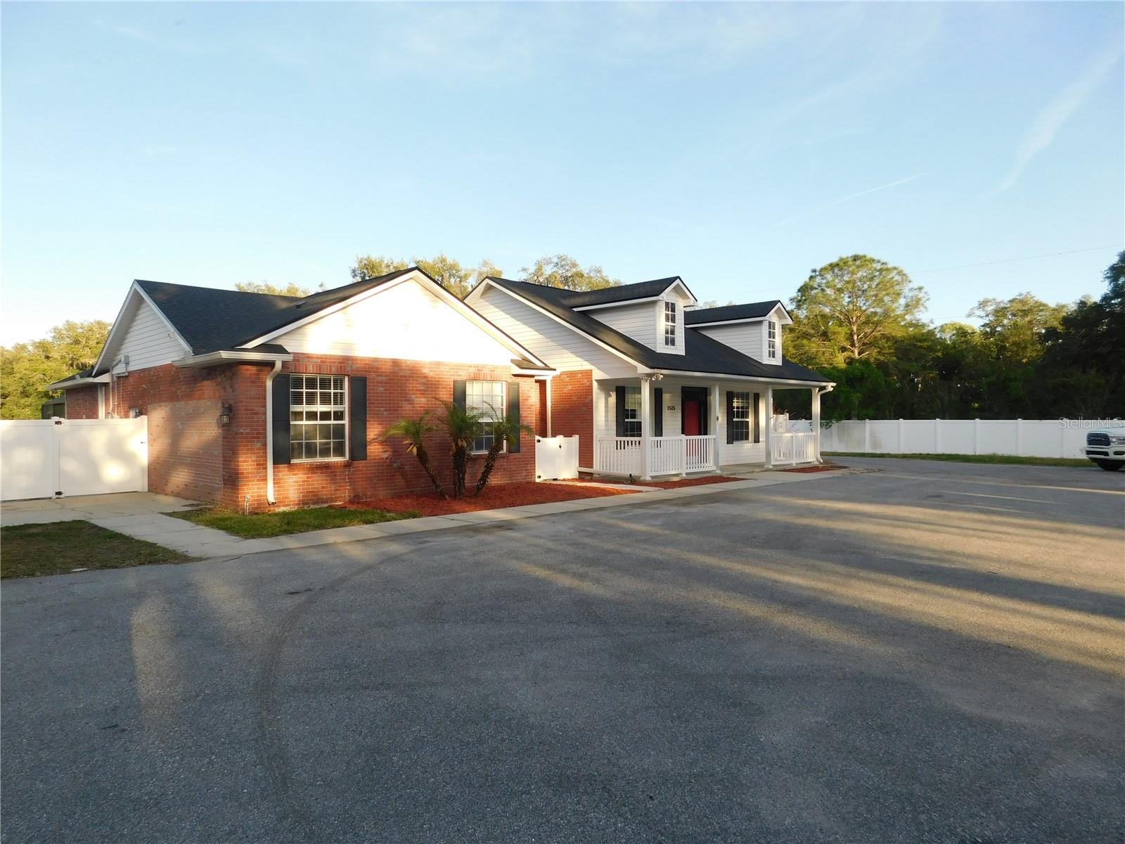 Image 3 of 30 For 2525 Valrico Road