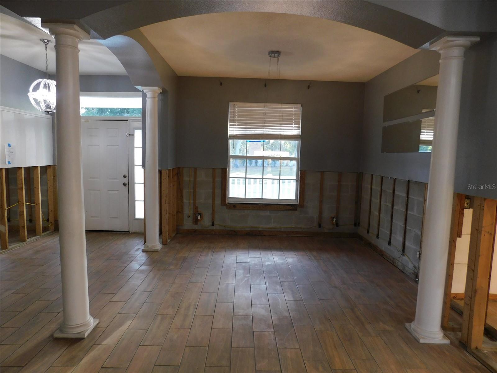 Image 6 of 30 For 2525 Valrico Road