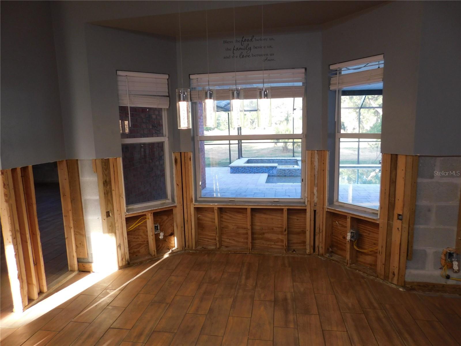Image 8 of 30 For 2525 Valrico Road