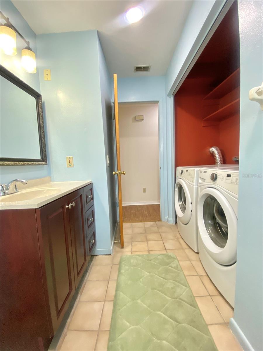 Image 10 of 17 For 2501 18th Avenue S
