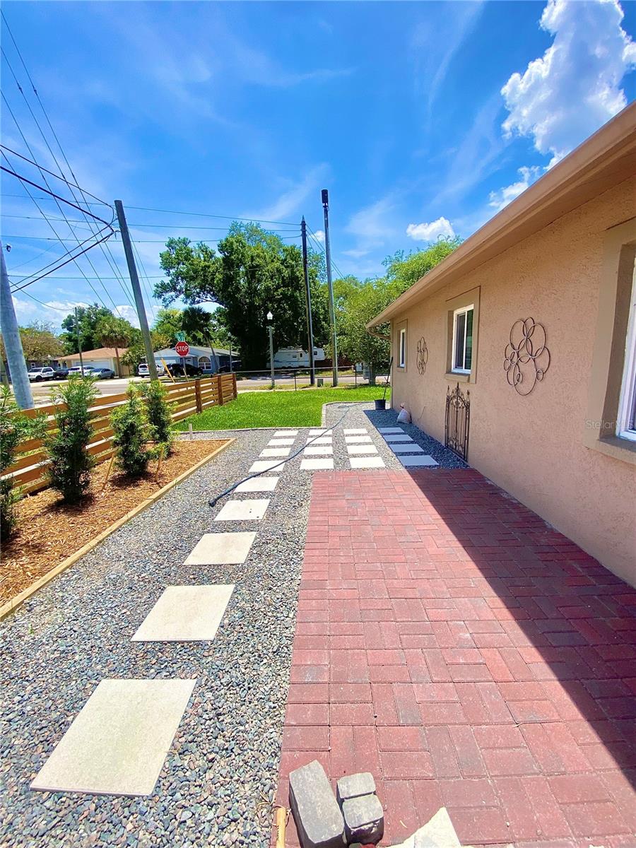 Image 3 of 17 For 2501 18th Avenue S