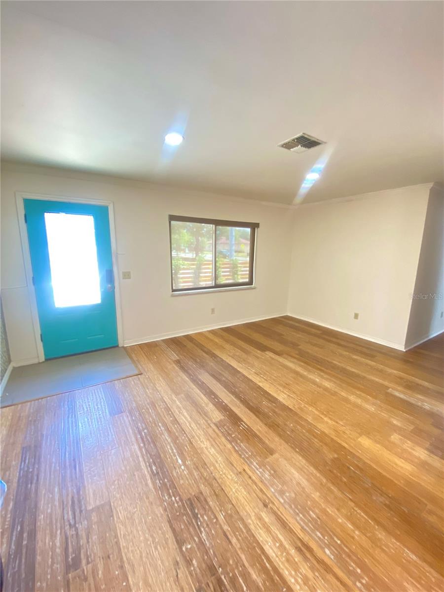 Image 4 of 17 For 2501 18th Avenue S