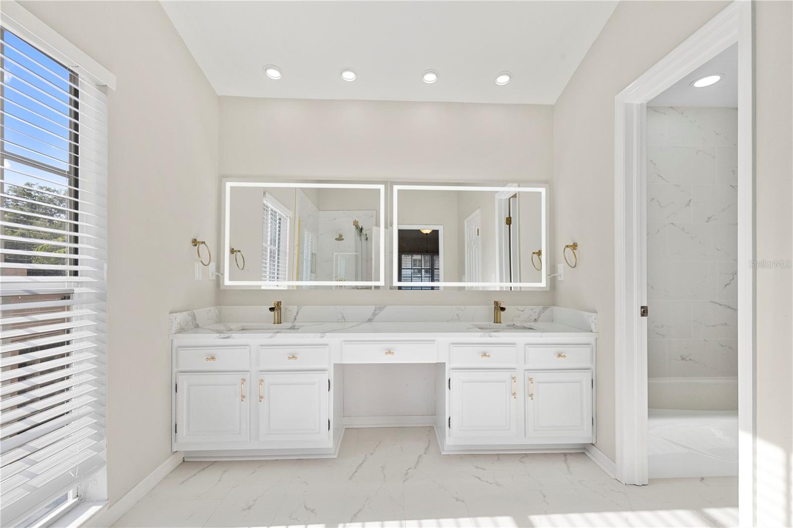 Image 19 of 24 For 3110 Villa Rosa Street