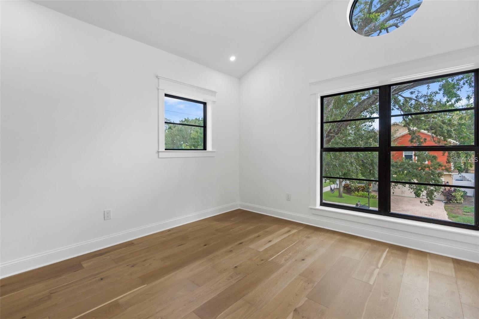Image 36 of 75 For 3501 Tacon Street