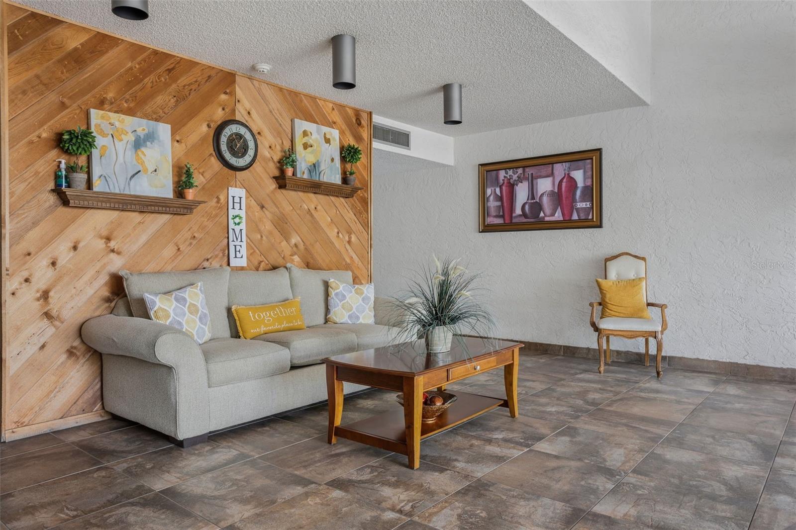 Image 2 of 30 For 2587 Countryside Boulevard 6313