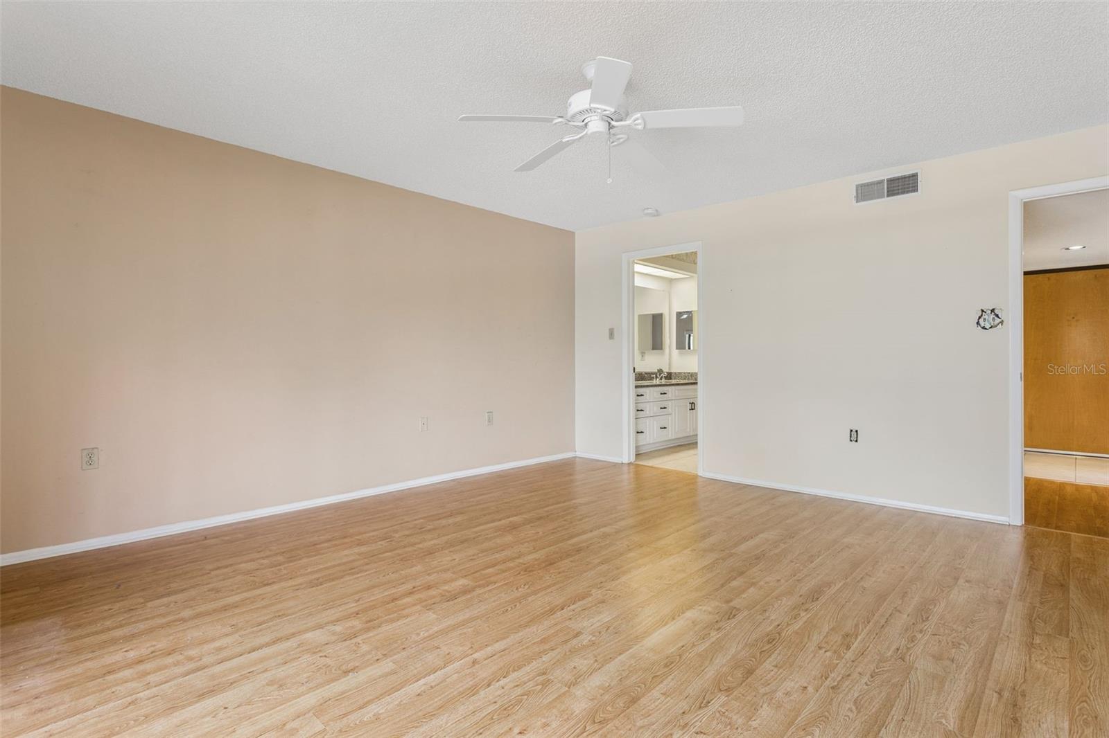 Image 21 of 30 For 2587 Countryside Boulevard 6313