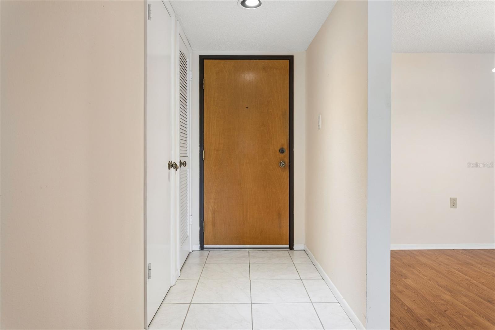 Image 4 of 30 For 2587 Countryside Boulevard 6313