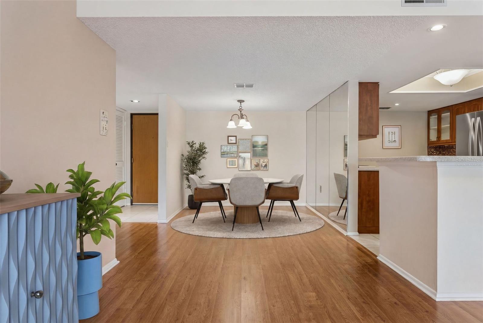 Image 5 of 30 For 2587 Countryside Boulevard 6313